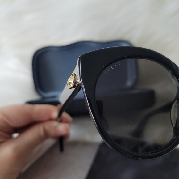 NEW Large Gucci Sunglasses with Gold Logo and Case - Picture 5 of 14